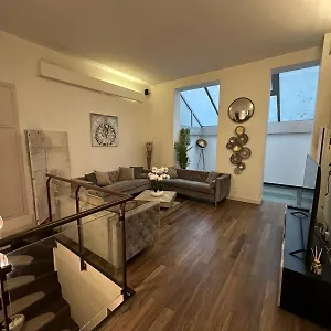 Les Champs Elysees-125m2 Modern And Spacious , Paris France